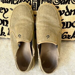 OluKai Men’s indoor/outdoor slippers